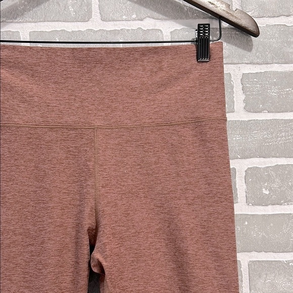 Vuori Clean Elevation DreamKnit Leggings – Hazelnut Heather – Excellent - Picture 3 of 10